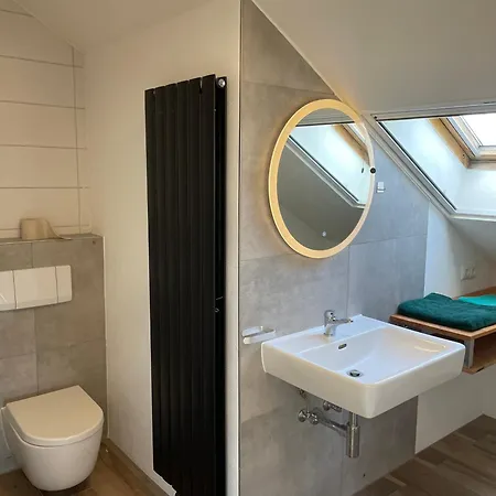 Moderne Mit Balkon Und Klima Apartman